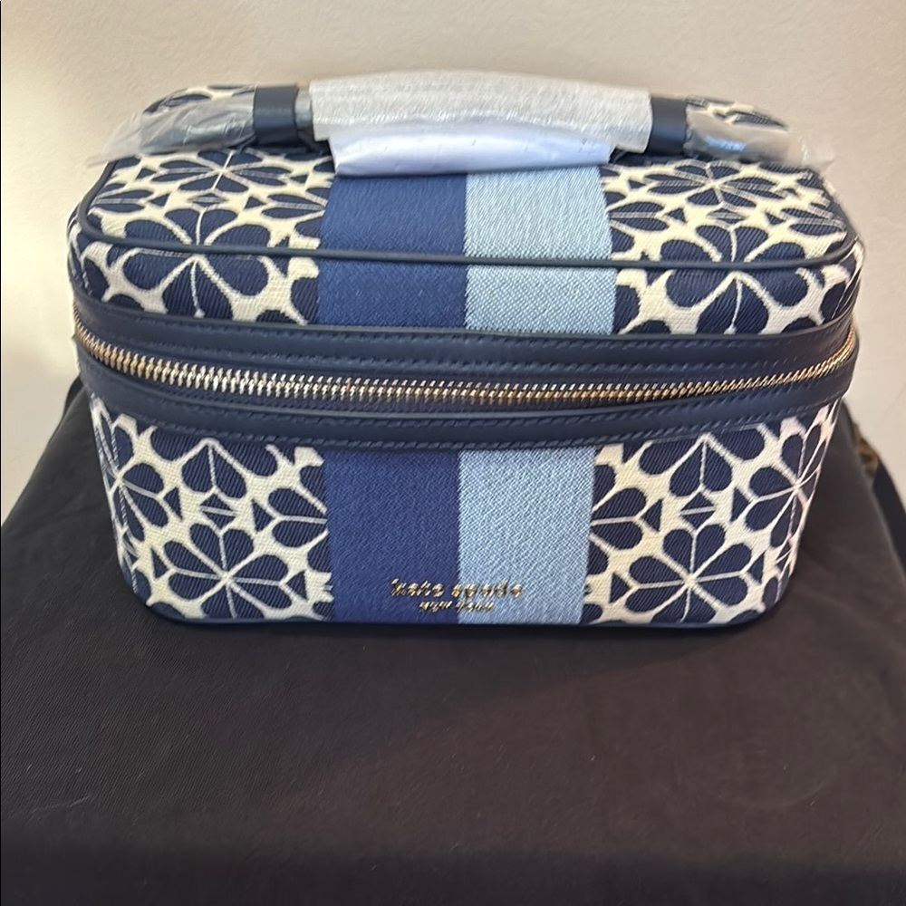Gorgeous Kate Spade Blue and White Spade Flower Cosmetic Bag